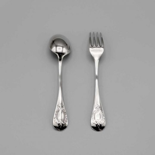 Aubry Cadoret Couvert Bebe Metal Argente Louis Xv Medaillon 4