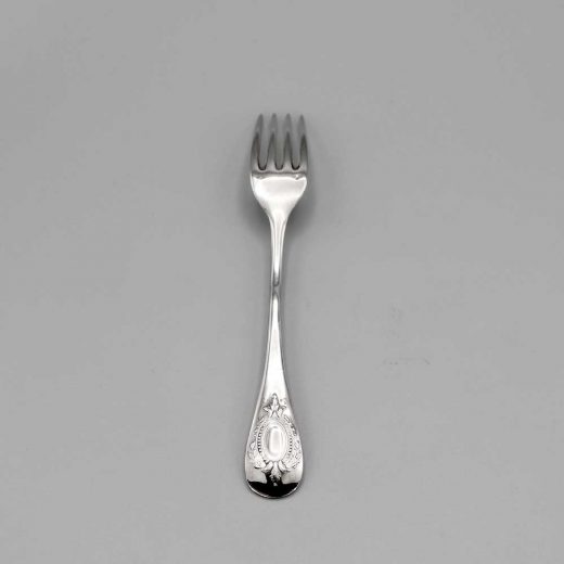 Aubry Cadoret Fourchette Bebe Metal Argente Louis Xv Medaillon 2